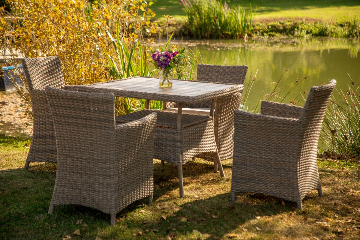 LifestyleGarden Bermuda 4 Seat Dining Set with Parasol and Base in in Natural
