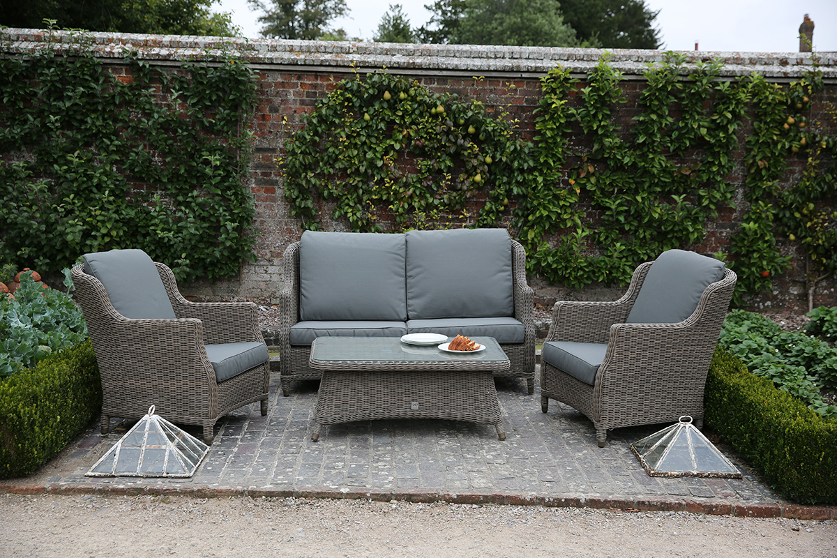 4 Seasons Outdoor Brighton Lounge Set in Pure Weave